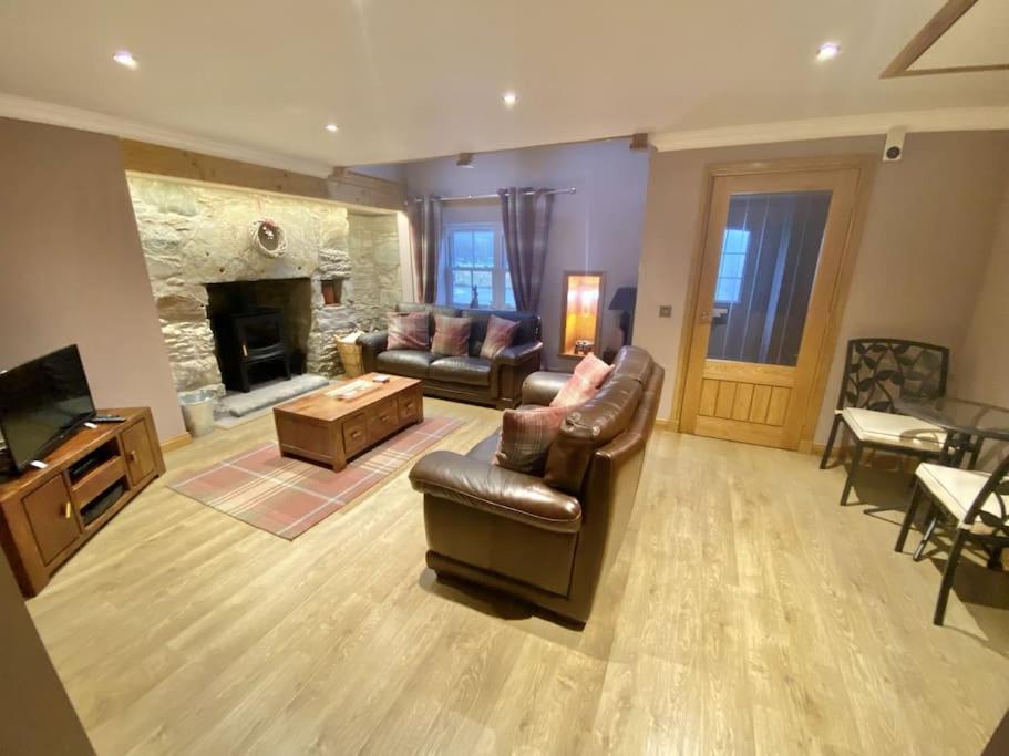 The Old Schoolhouse Lochearnhead Apartment ภายนอก รูปภาพ