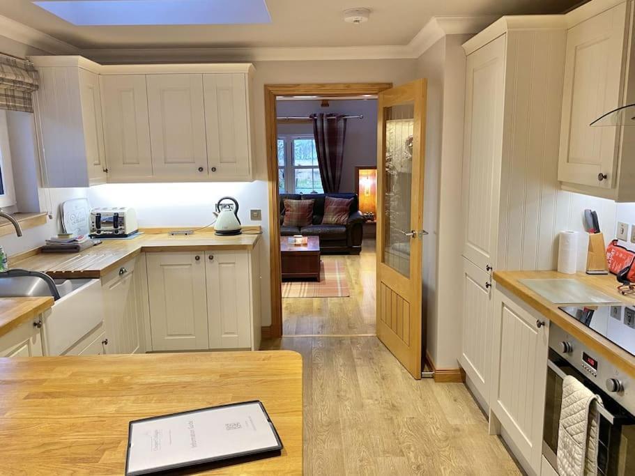 The Old Schoolhouse Lochearnhead Apartment ภายนอก รูปภาพ